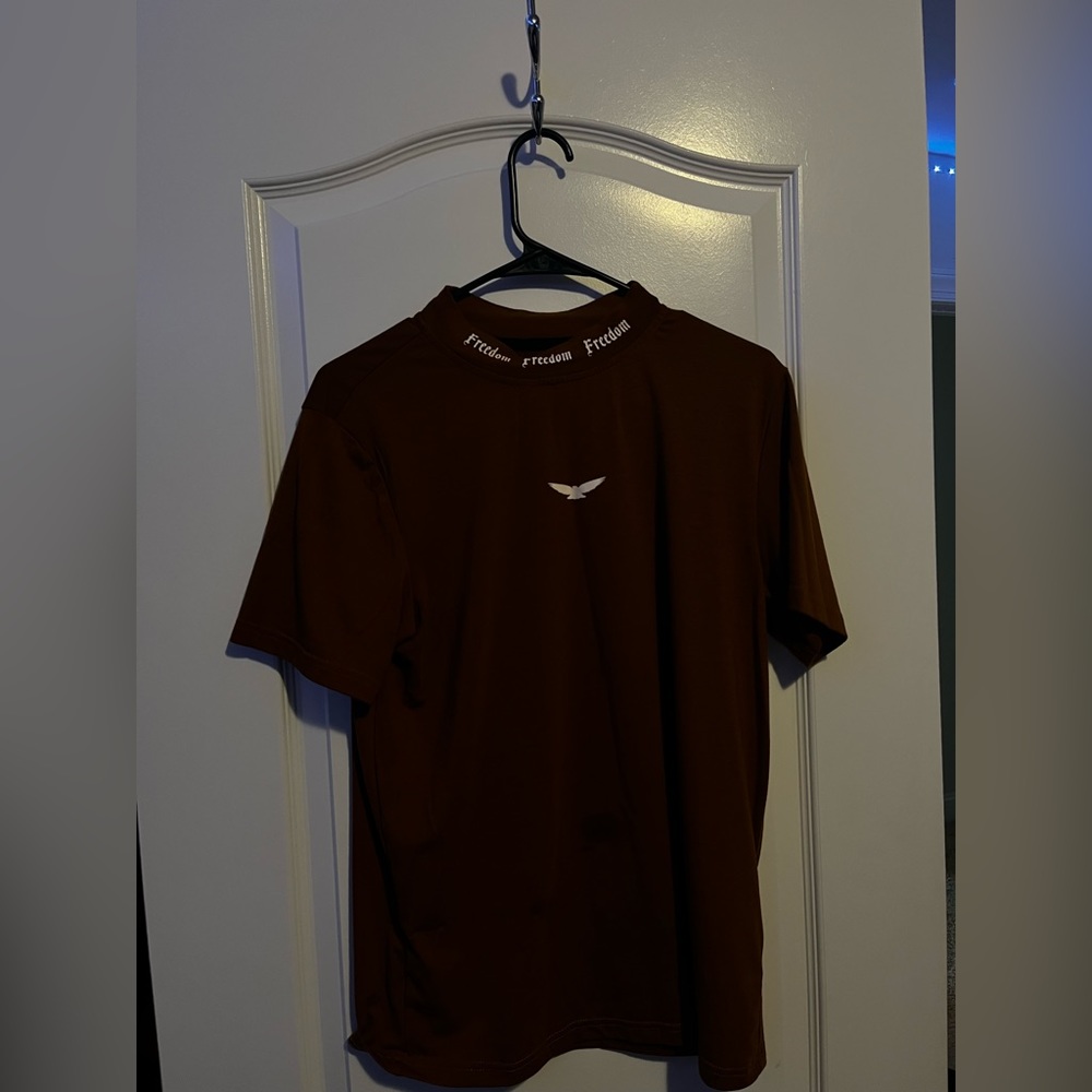 Brown with bird design tee shirt with collar size small